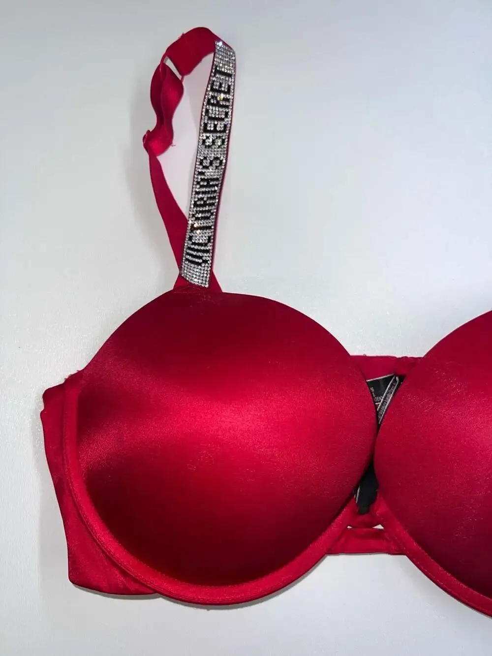 Victorias Secret Very Sexy Shine Strap Push Up Bra 38C Red Rhinestone Plunge